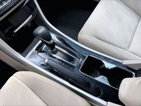 Used 2016 Honda Accord EX image 16