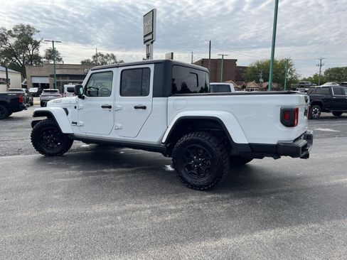 Used 2021 Jeep Gladiator Willys image 12