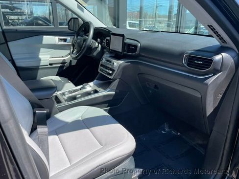 Used 2021 Ford Explorer XLT w/ XLT Sport Appearance Package image 25