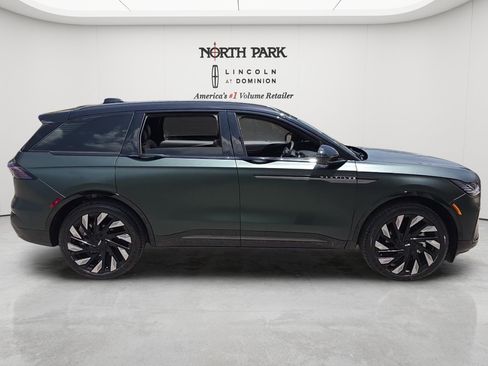 New 2026 Lincoln Nautilus Reserve w/ Jet Appearance Package AWD/4WD image 6