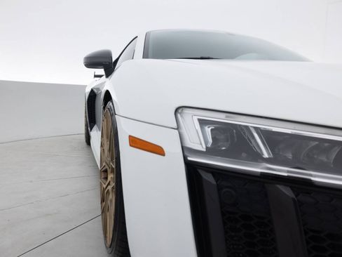 Used 2018 Audi R8 V10 w/ Premium Package RWD image 11