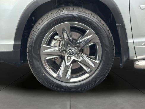Used 2018 Toyota Highlander Limited Platinum w/ Carpet Mat Package (TMS) AWD/4WD image 11