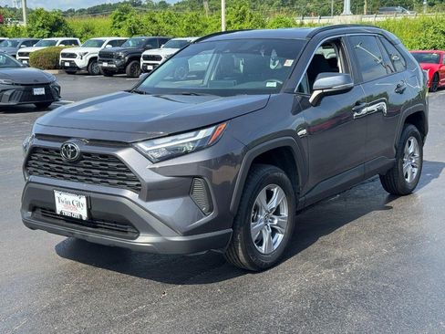 Used 2025 Toyota RAV4 XLE AWD/4WD image 9