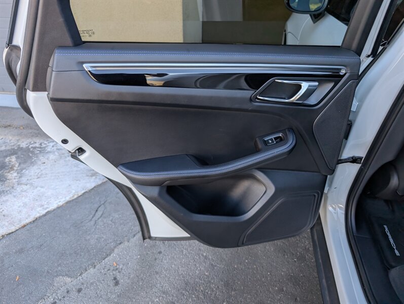 Used 2023 Porsche Macan Turbo AWD/4WD image 25