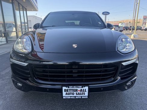 Used 2017 Porsche Cayenne Platinum Edition AWD/4WD image 2