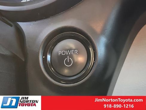 Used 2025 Toyota Sienna XLE image 21