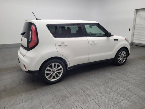 Used 2017 Kia Soul + image 10