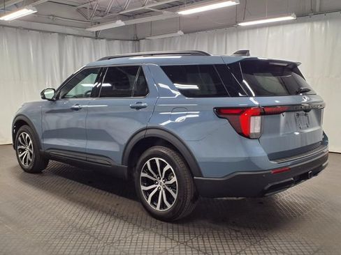 Used 2025 Ford Explorer ST-Line AWD/4WD image 2
