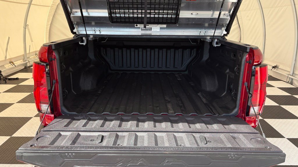 Used 2023 Chevrolet Colorado Z71 w/ Z71 Convenience Package 2 AWD/4WD image 4