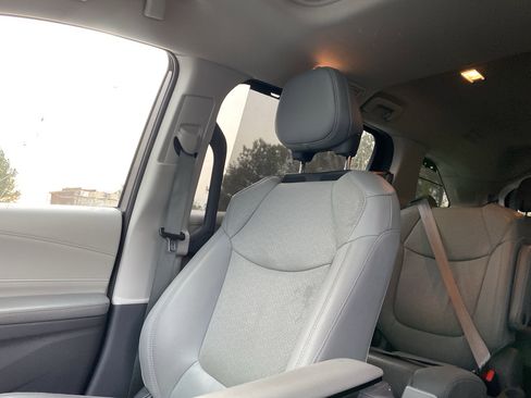 Used 2021 Toyota Sienna Limited image 21