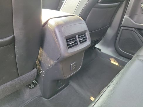 Used 2024 GMC Terrain SLT AWD/4WD image 14