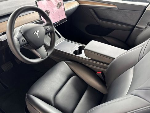 Used 2023 Tesla Model Y Long Range image 10