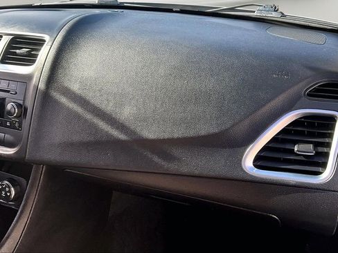 Used 2014 Dodge Avenger SE image 23