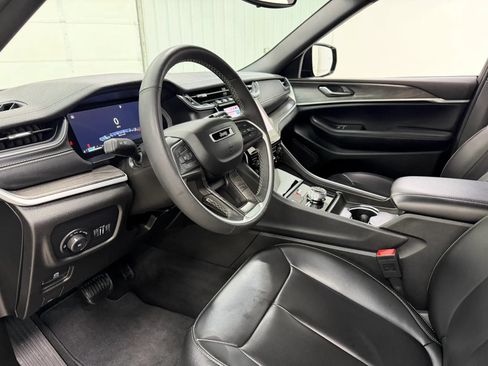 Used 2024 Jeep Grand Cherokee Limited AWD/4WD image 12