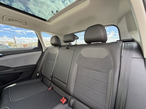 Certified 2024 Volkswagen Taos SE image 8