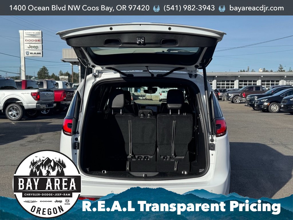 New 2026 Chrysler Pacifica Select w/ S Appearance Package FWD image 7