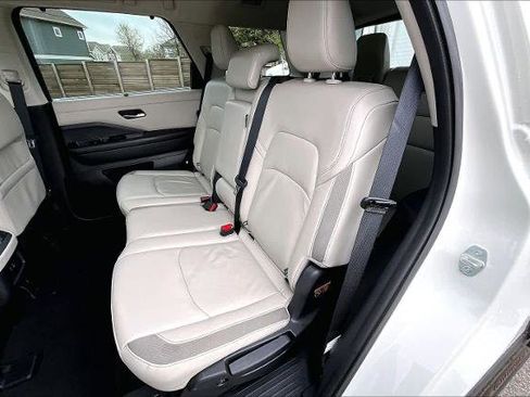 Certified 2023 Nissan Pathfinder SL w/ Cargo Package image 18