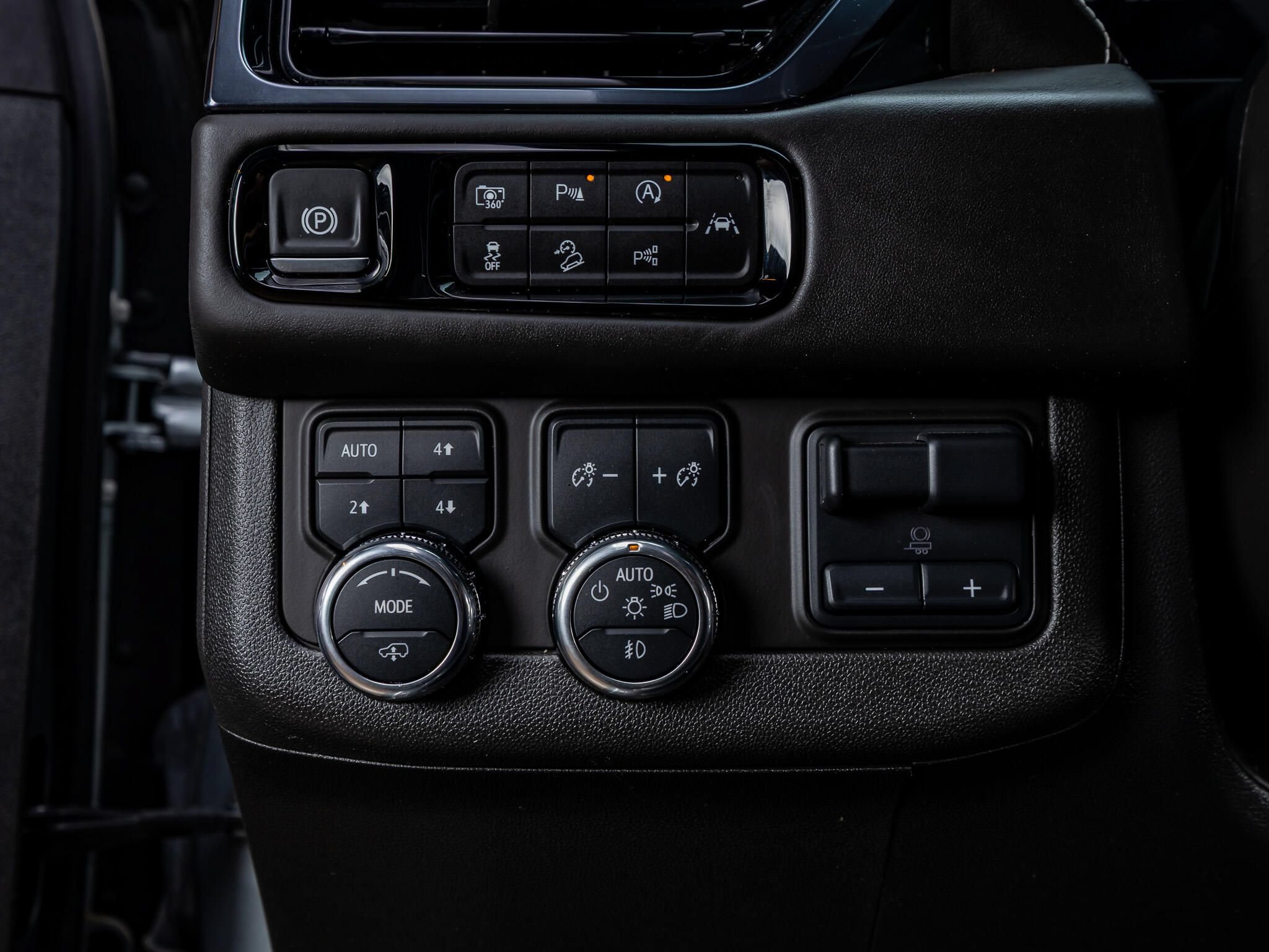 Used 2025 GMC Yukon AT4 Ultimate AWD/4WD image 19