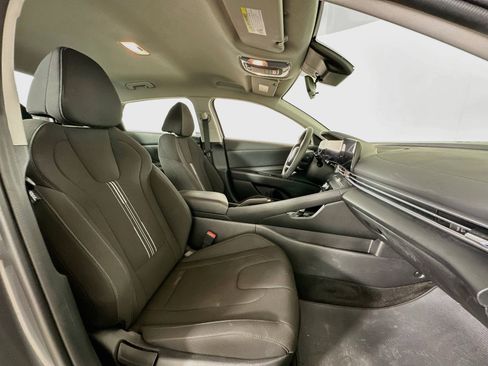 Used 2024 Hyundai Elantra SEL FWD image 30
