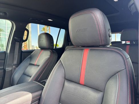 Used 2024 Chevrolet Traverse RS FWD image 15