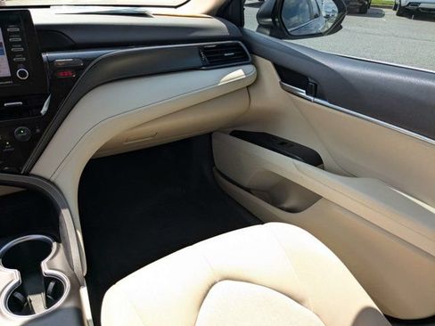 Used 2022 Toyota Camry LE FWD image 16