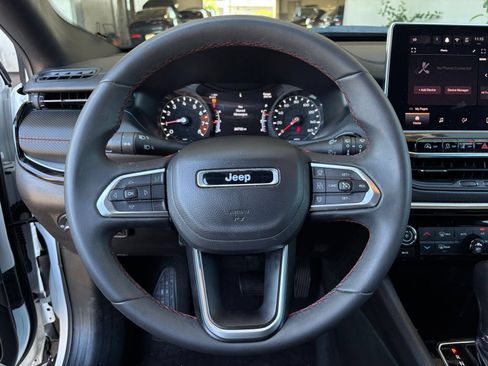 Used 2025 Jeep Compass Trailhawk AWD/4WD image 26