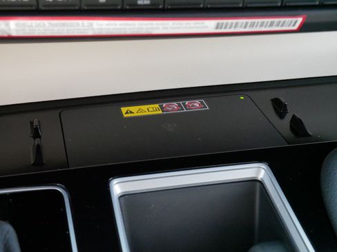 Used 2026 Toyota Sienna Limited FWD image 30