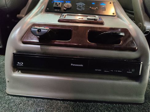 Used 2015 Chevrolet Express 2500 Extended image 26