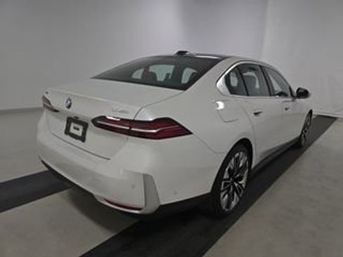 Used 2025 BMW 540i xDrive image 4
