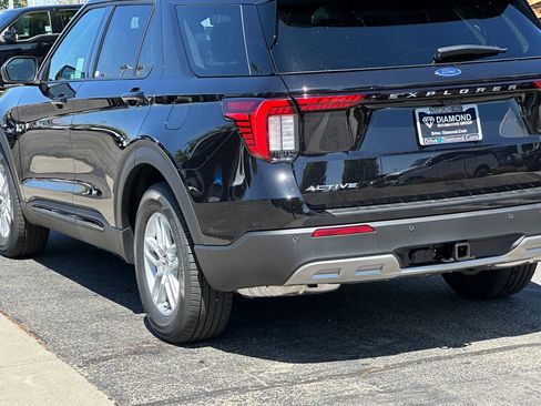 New 2026 Ford Explorer Active RWD image 5