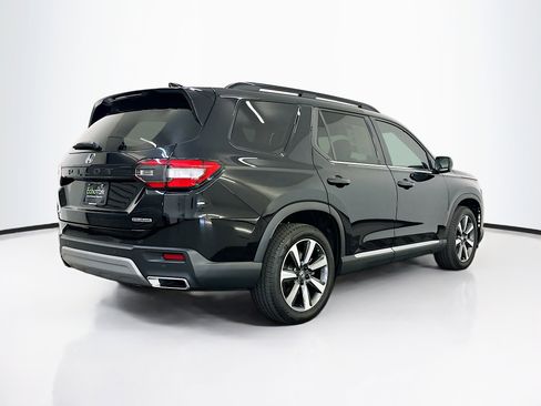 Used 2025 Honda Pilot Touring image 9