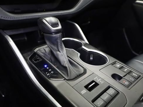 Used 2023 Toyota Highlander XLE image 26