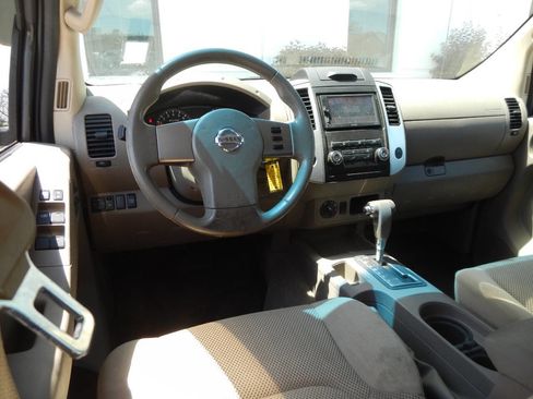 Used 2009 Nissan Frontier SE w/ SE Value Truck Pkg AWD/4WD image 31