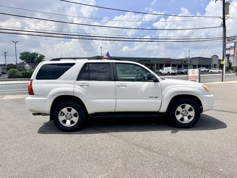 Used 2007 Toyota 4Runner SR5 AWD/4WD image 7