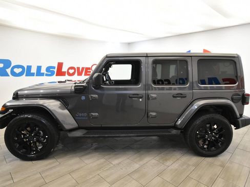 Used 2025 Jeep Wrangler Unlimited Sahara image 2