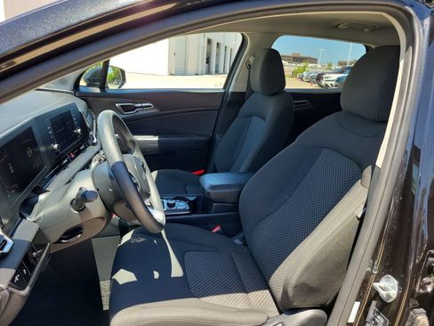 Used 2024 Kia Sportage LX AWD/4WD image 17