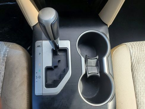 Used 2012 Toyota Camry LE FWD image 34
