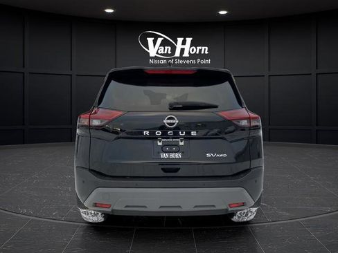 Used 2023 Nissan Rogue SV image 11