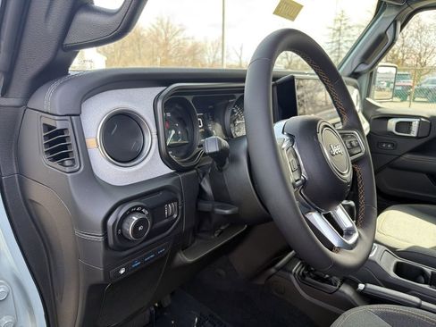 Used 2024 Jeep Wrangler Unlimited Sahara w/ Safety Group image 21