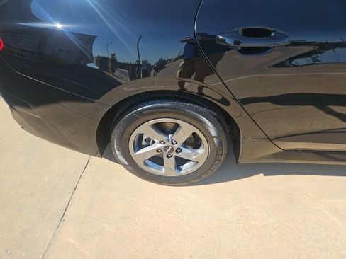 Used 2023 Kia K5 LXS image 10