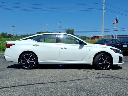 Certified 2023 Nissan Altima 2.5 SR w/ SR Premium Package AWD/4WD image 2