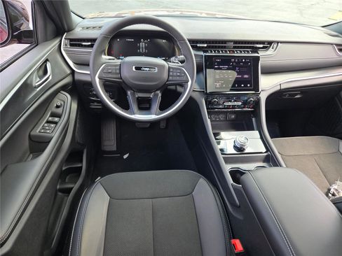 New 2025 Jeep Grand Cherokee Altitude image 21