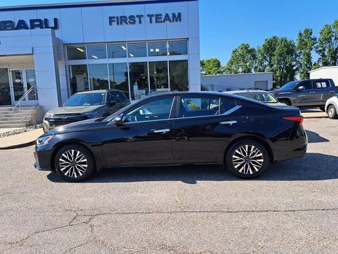Used 2024 Nissan Altima 2.5 SV FWD image 3