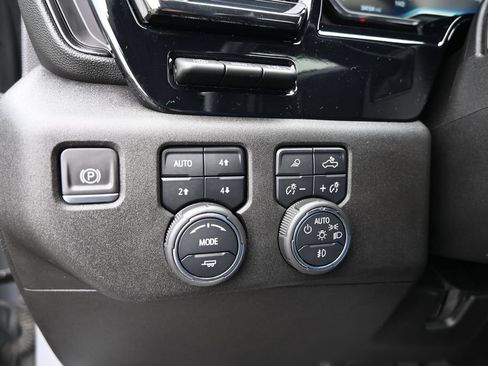 Used 2024 Chevrolet Silverado 2500 ZR2 w/ Technology Package AWD/4WD image 20
