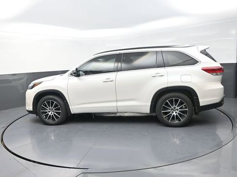 Used 2018 Toyota Highlander SE AWD/4WD image 44