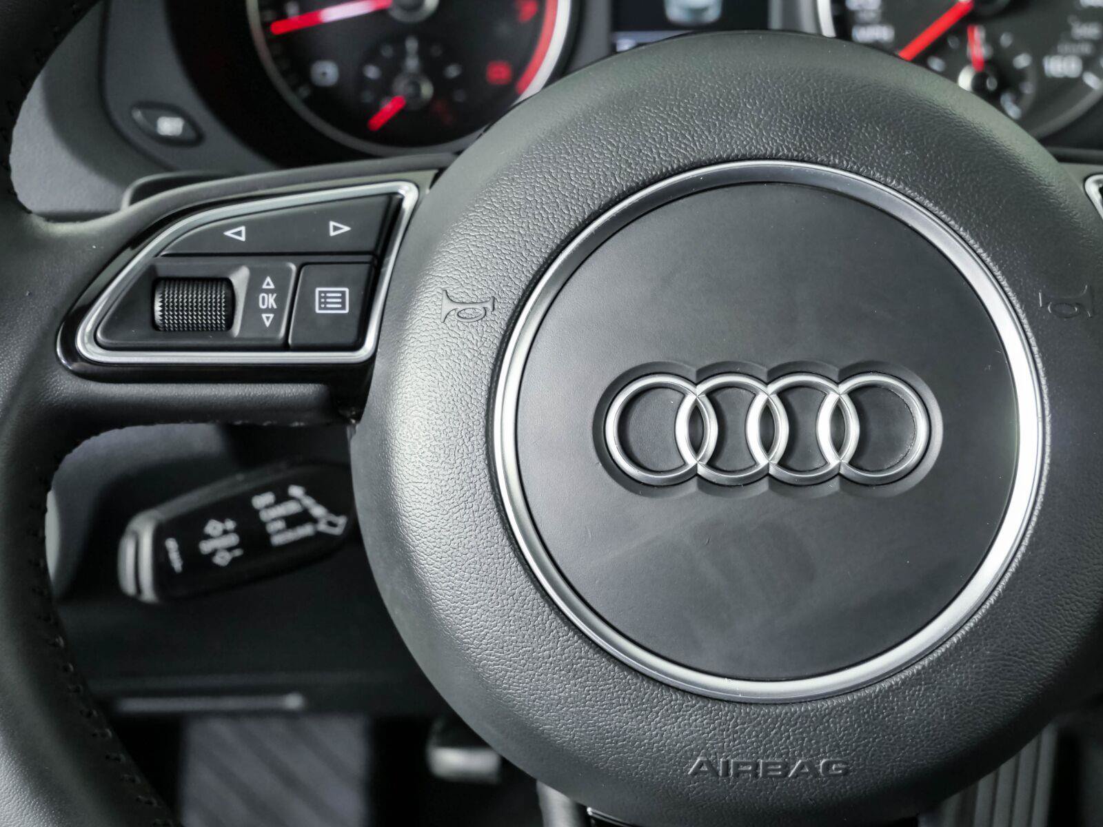 Used 2018 Audi Q3 2.0T Premium Plus w/ S Line Competition Package AWD/4WD image 9
