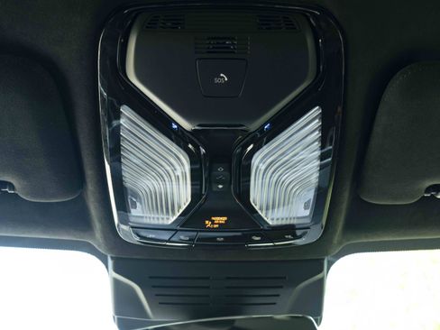 Used 2025 BMW X7 M60i AWD/4WD image 39