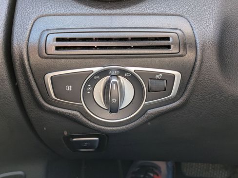 Used 2022 Mercedes-Benz GLC 300 image 17