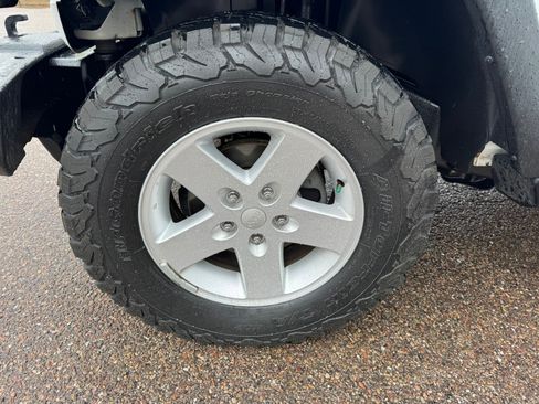 Used 2017 Jeep Wrangler Unlimited Sport w/ Quick Order Package 23S AWD/4WD image 22