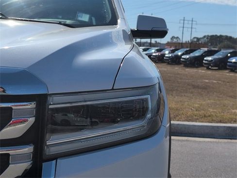 Used 2022 GMC Acadia SLT w/ Technology Package image 13